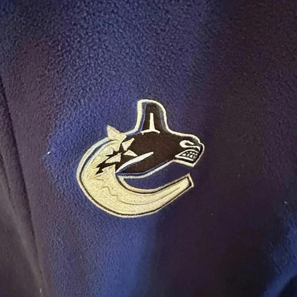 Men’s Extra Large Vancouver Canucks Zip Up Fleece Sweater - Picture 3 of 5